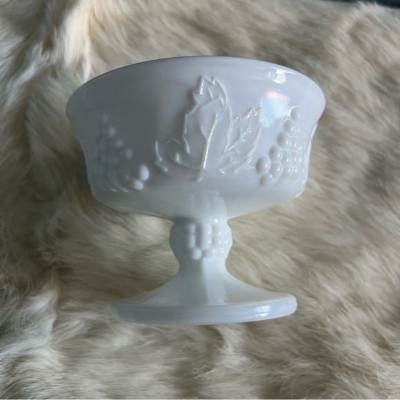 Indiana Glass Harvest Grape Vintage Milk Glass Dessert Bowl - Picture 4 of 7